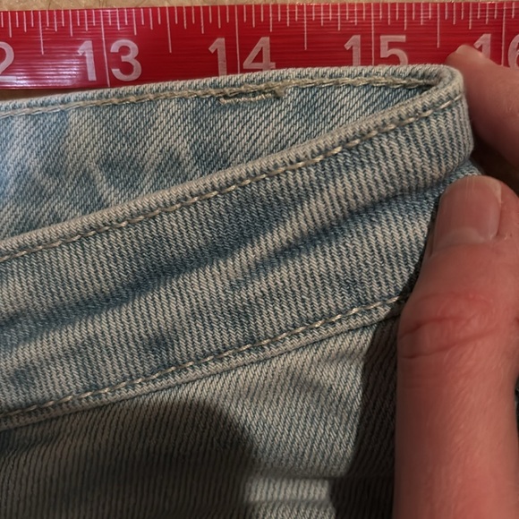 • cargo wide leg light wash jeans with low pockets • - Picture 6 of 8